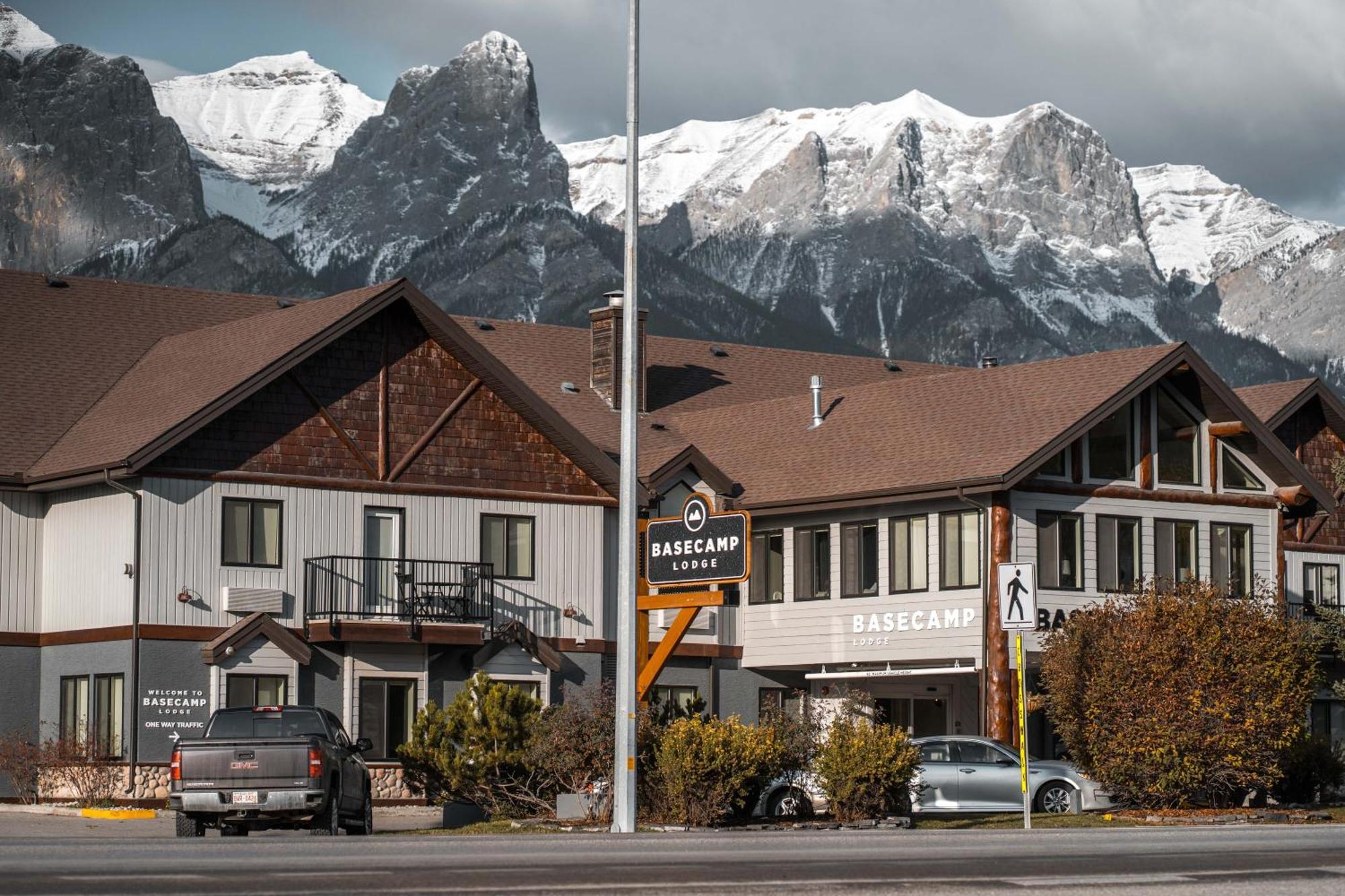 Basecamp Lodge Canmore Exterior photo