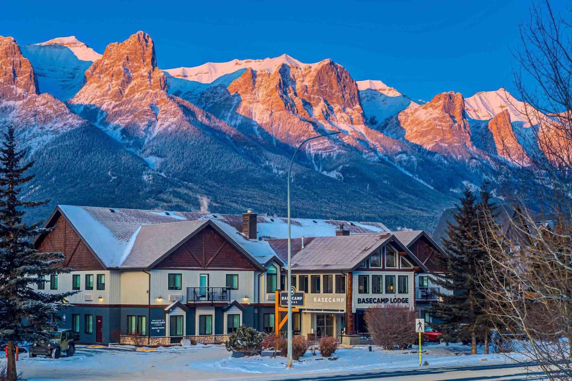 Basecamp Lodge Canmore Exterior photo